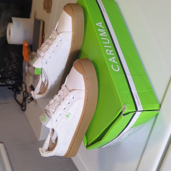 Cariuma (Off-White Gum Sole) 7W - Picture 4 of 7